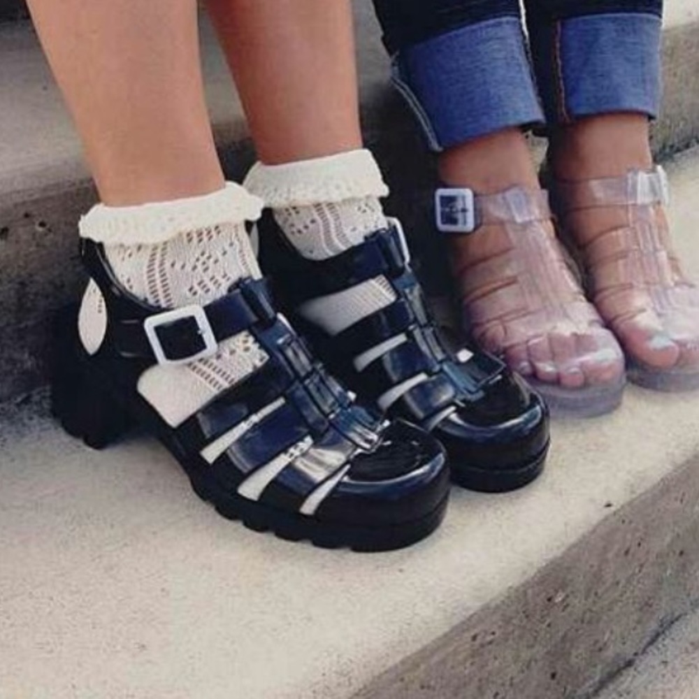 SHINY BLACK PLATFORM SANDALS (COMFORTABLE)